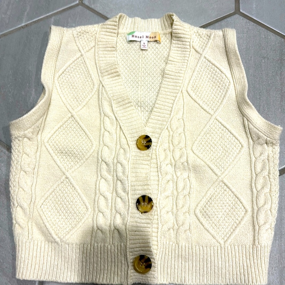 Soft button down sweater vest sz S